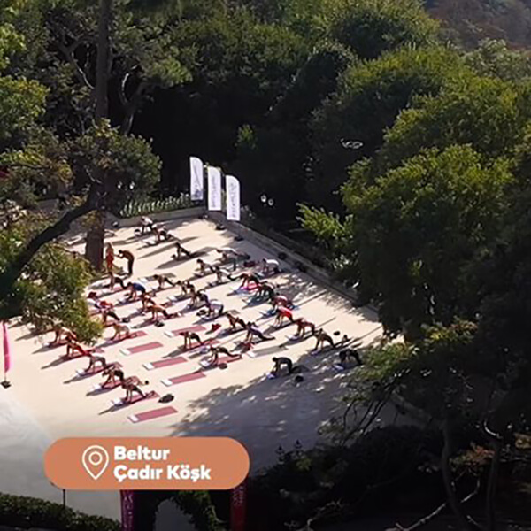 Hillside City Club üyeleri ile Çadır Köşk'te yoga etkinliği